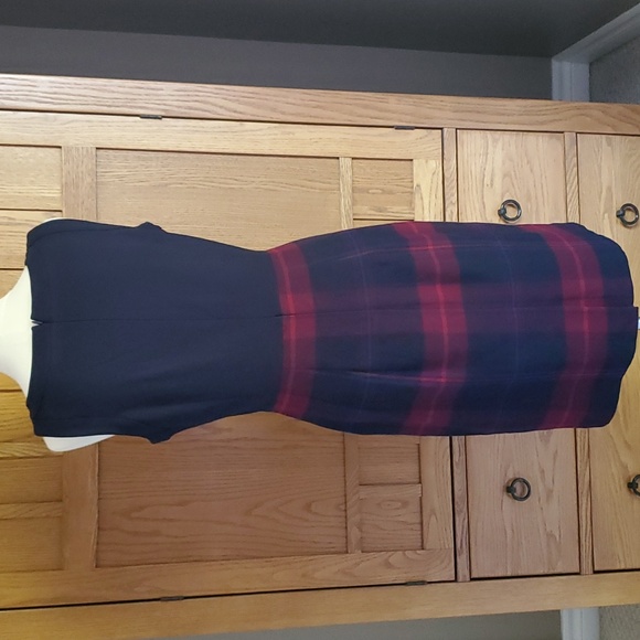 Sleeveless Tommy Hilfiger Dress - Picture 6 of 9